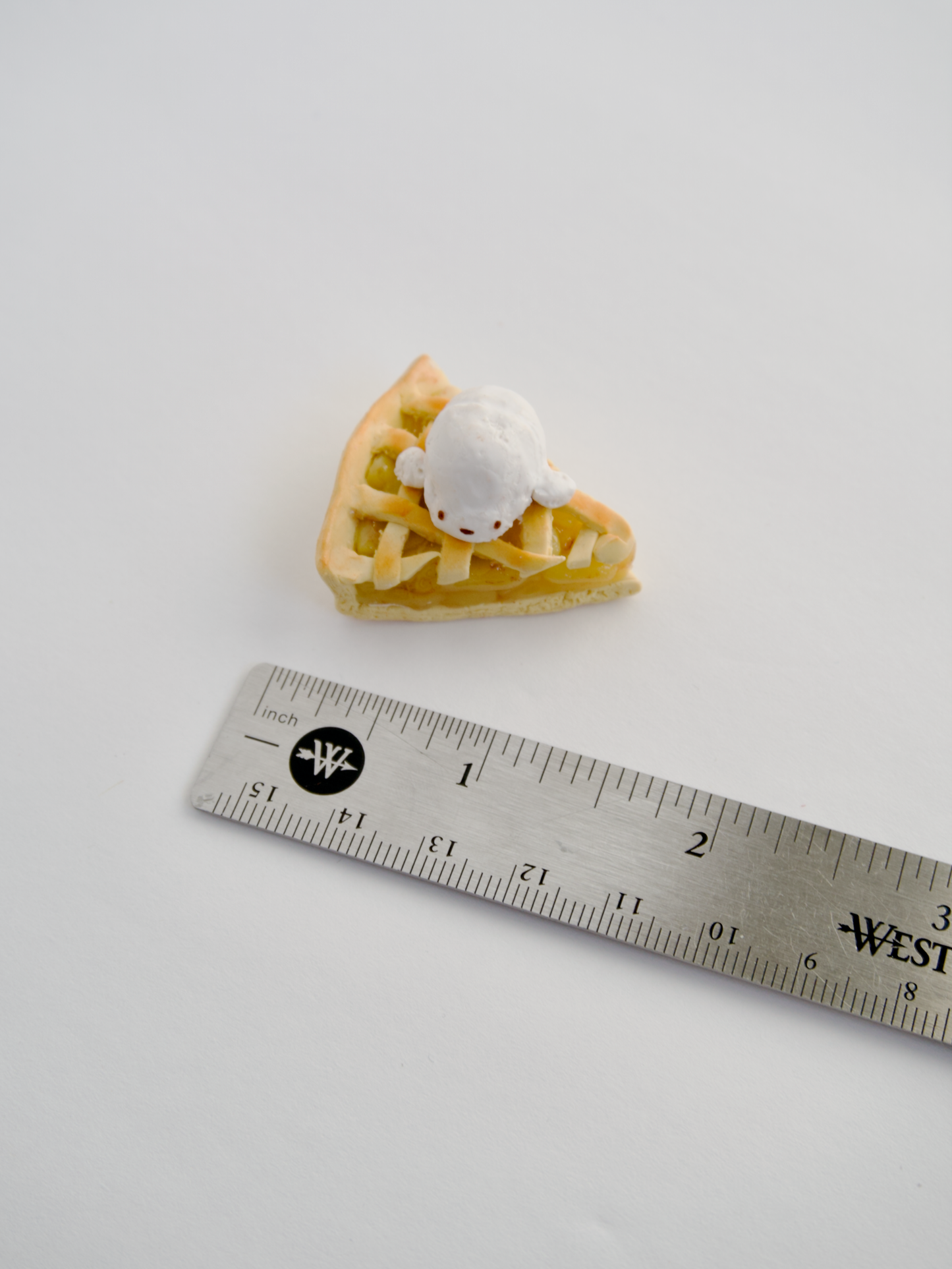 Kino the Seal Apple Pie Figurine