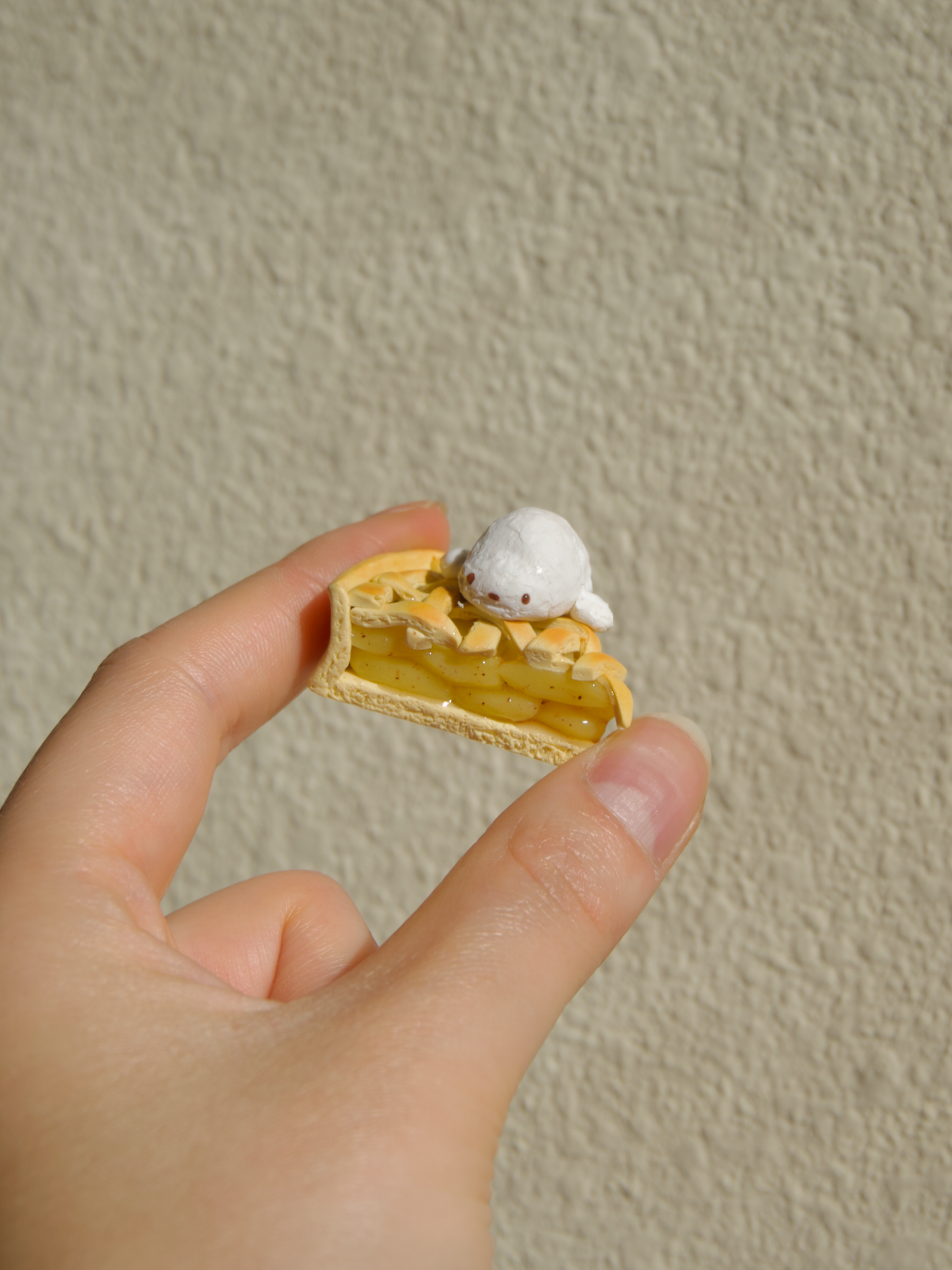 Kino the Seal Apple Pie Figurine