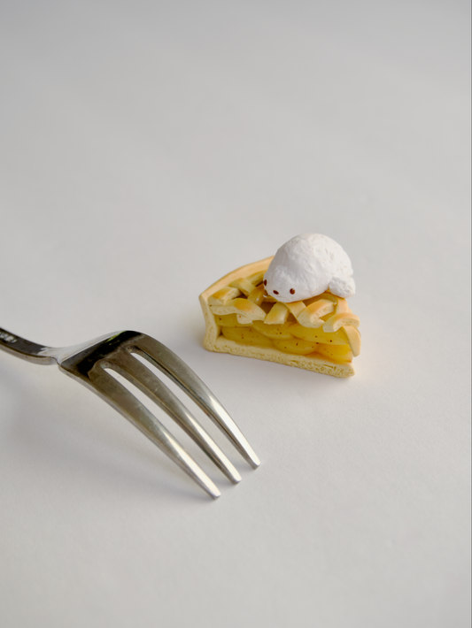 Kino the Seal Apple Pie Figurine