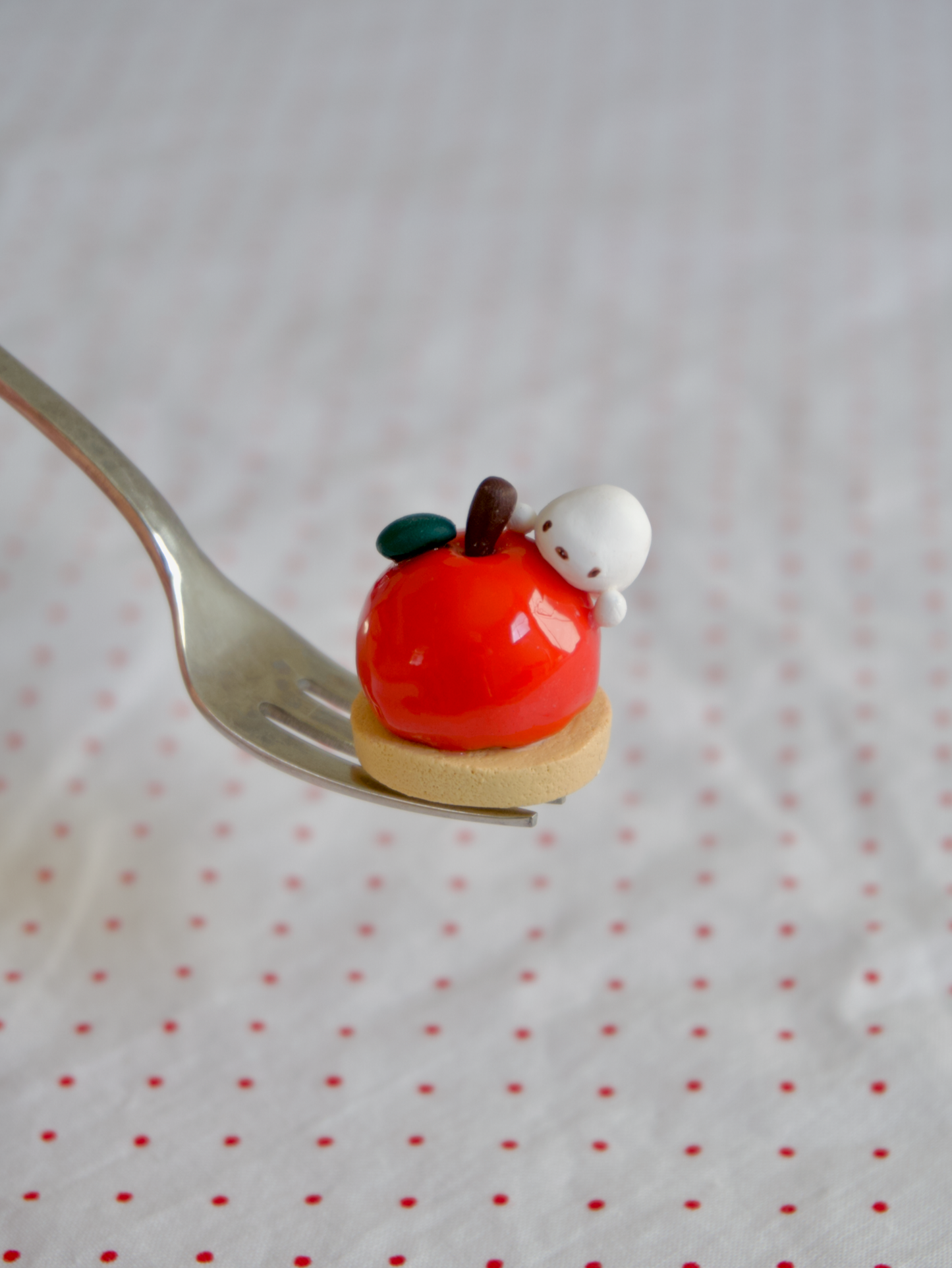 Kino the Seal Apple Tart Figurine